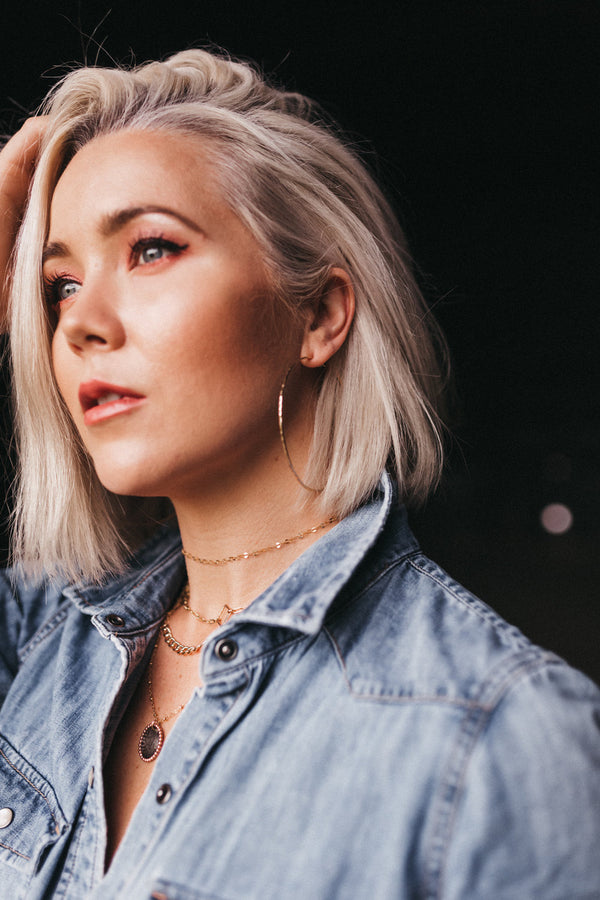Model wears the layering chain choker with Kenda Kist Coin Pendant