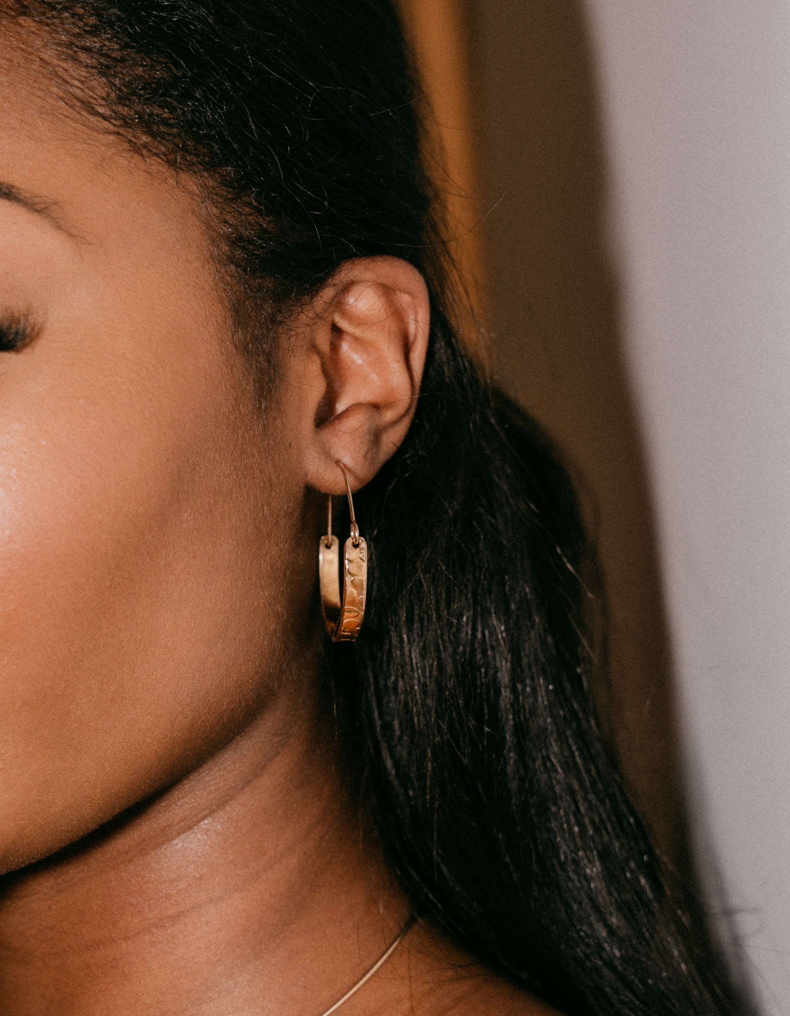 Snake Skin Crescent Hinged Hoop